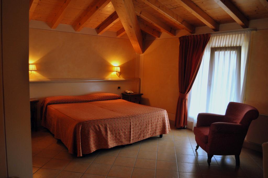 Hotel La Corte Bedizzole Habitación foto